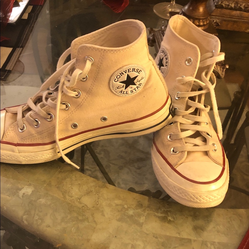 👍🏽 Converse All Star High-Tops in white. Good condition. Converse are back